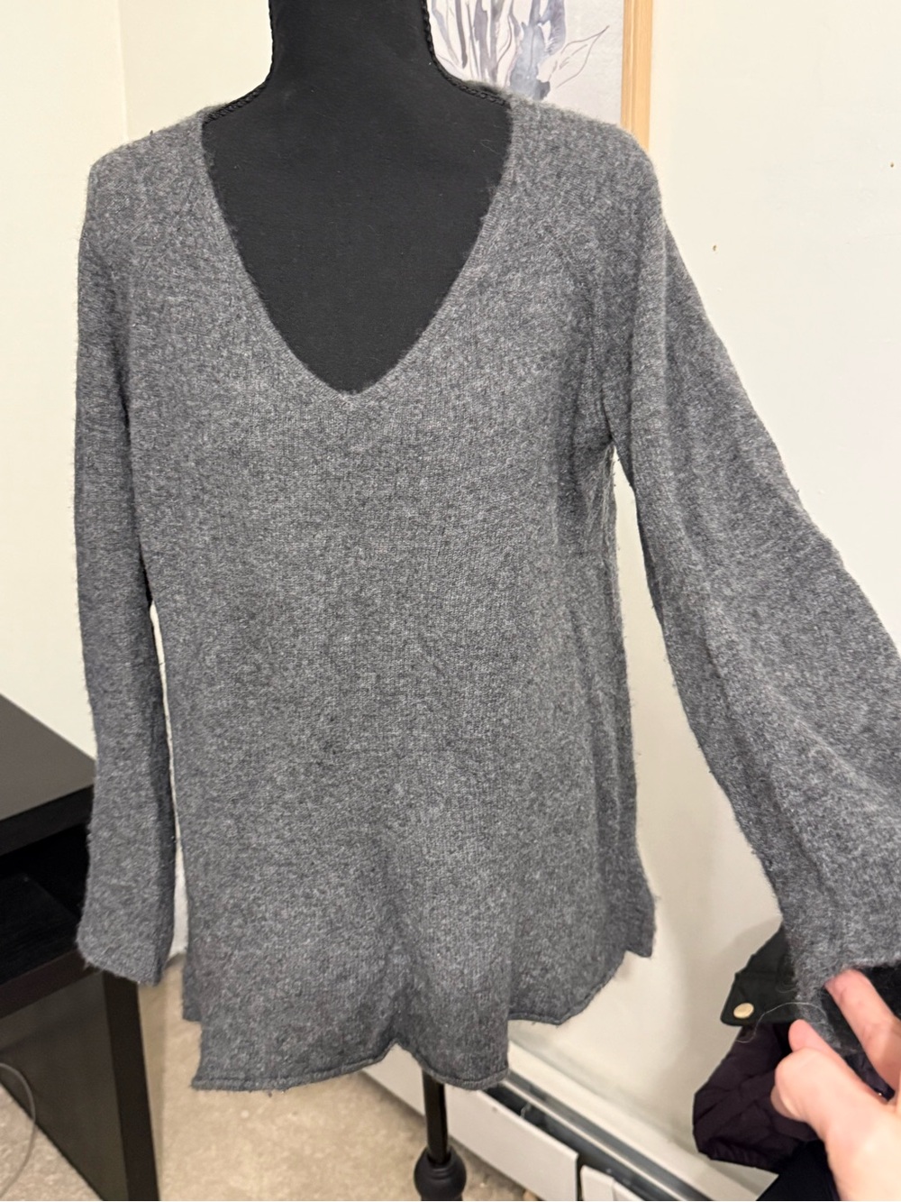 Claudia Nichole 100% Cashmere Gray V-Neck Sweater L